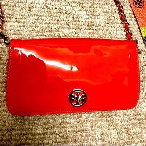 Tory Burch *NEW never worn!* Crossbody clutch red